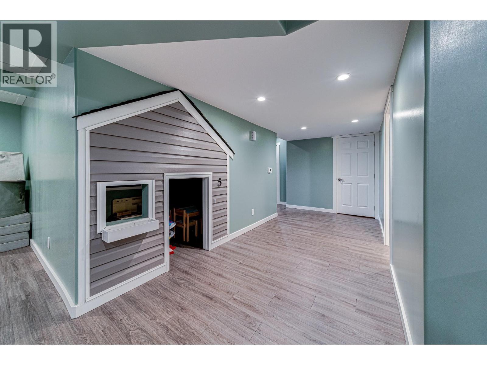 5 Caledonia Place, Elkford, BC - Indoor With Fireplace