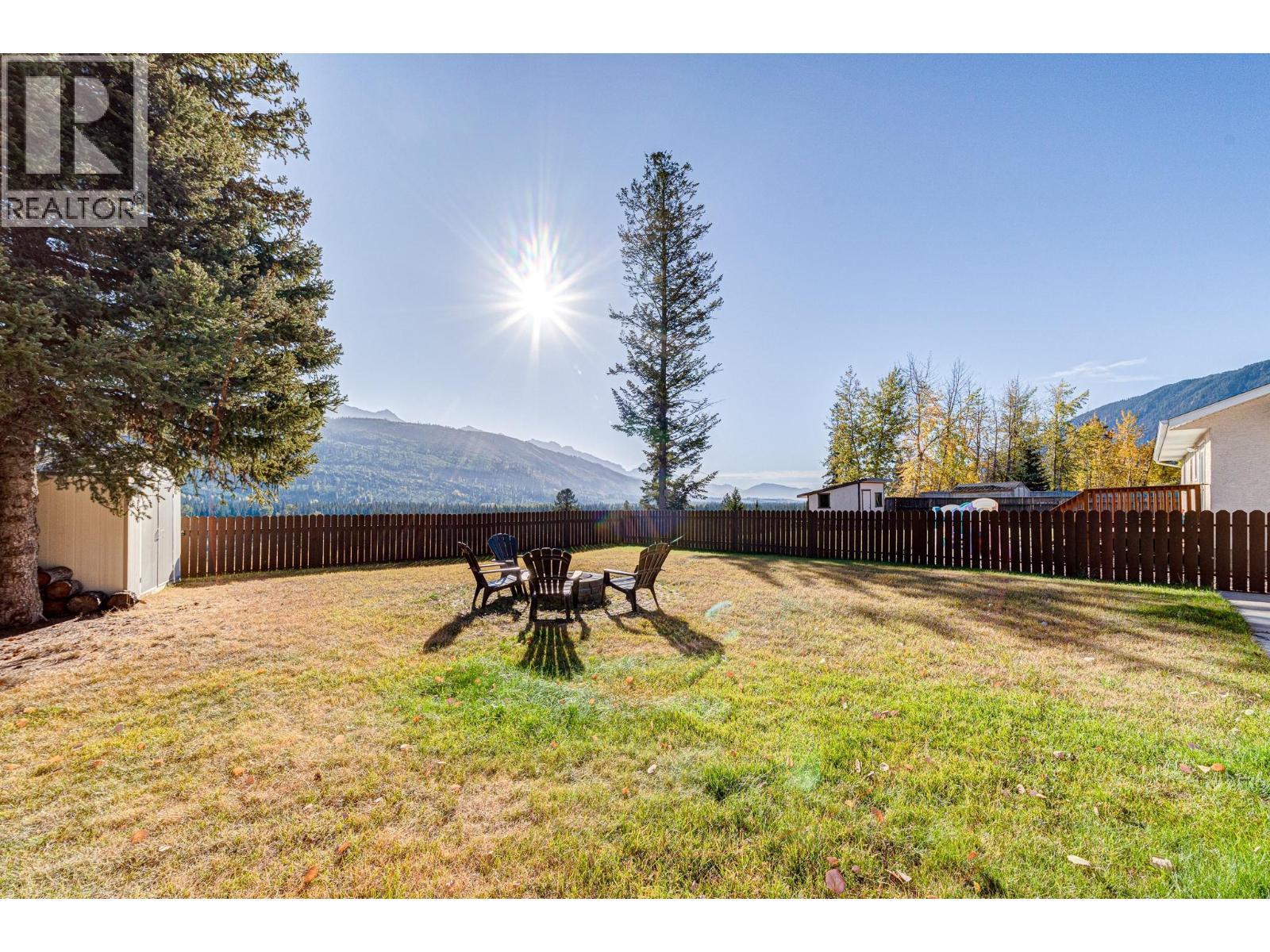 5 Caledonia Place, Elkford, BC - Outdoor
