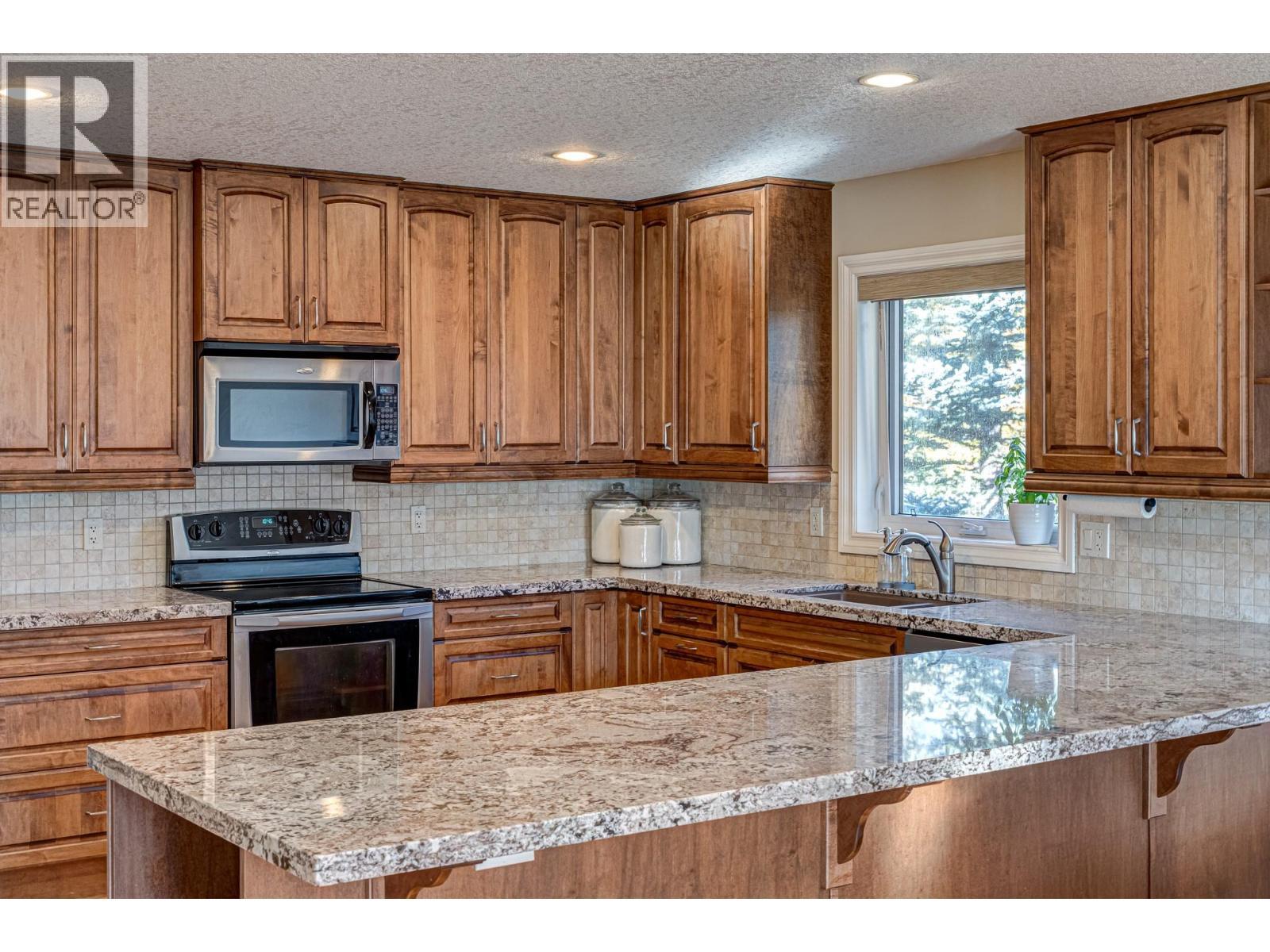 5 Caledonia Place, Elkford, BC - Indoor Photo Showing Kitchen With Double Sink