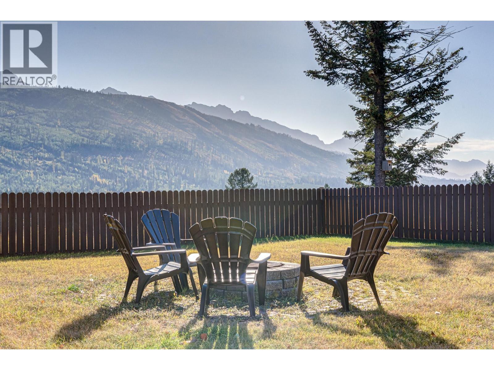 5 Caledonia Place, Elkford, BC - Outdoor