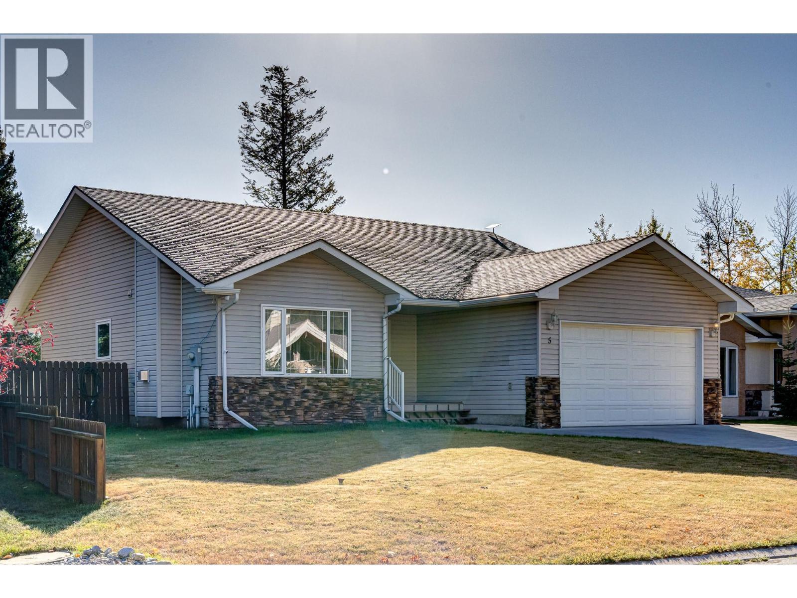 5 Caledonia Place, Elkford, BC - Outdoor