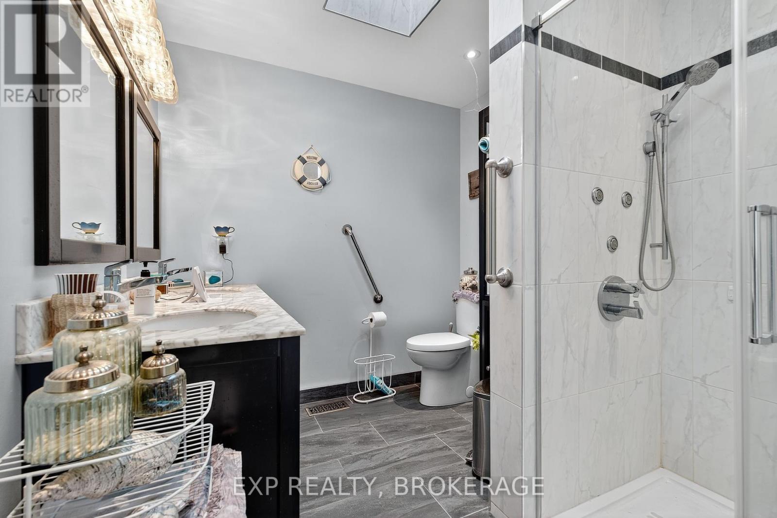 63 Southwood Crescent, Greater Napanee (Greater Napanee), ON - Indoor Photo Showing Bathroom