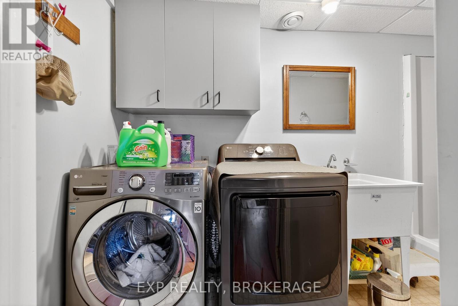 63 Southwood Crescent, Greater Napanee (Greater Napanee), ON - Indoor Photo Showing Laundry Room