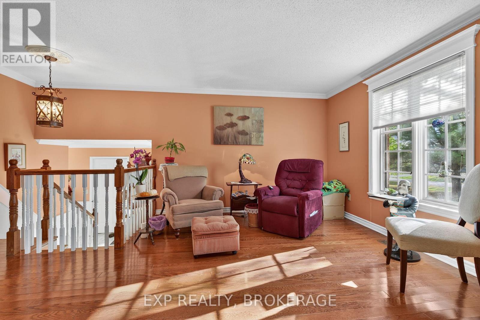 63 Southwood Crescent, Greater Napanee (Greater Napanee), ON - Indoor Photo Showing Living Room
