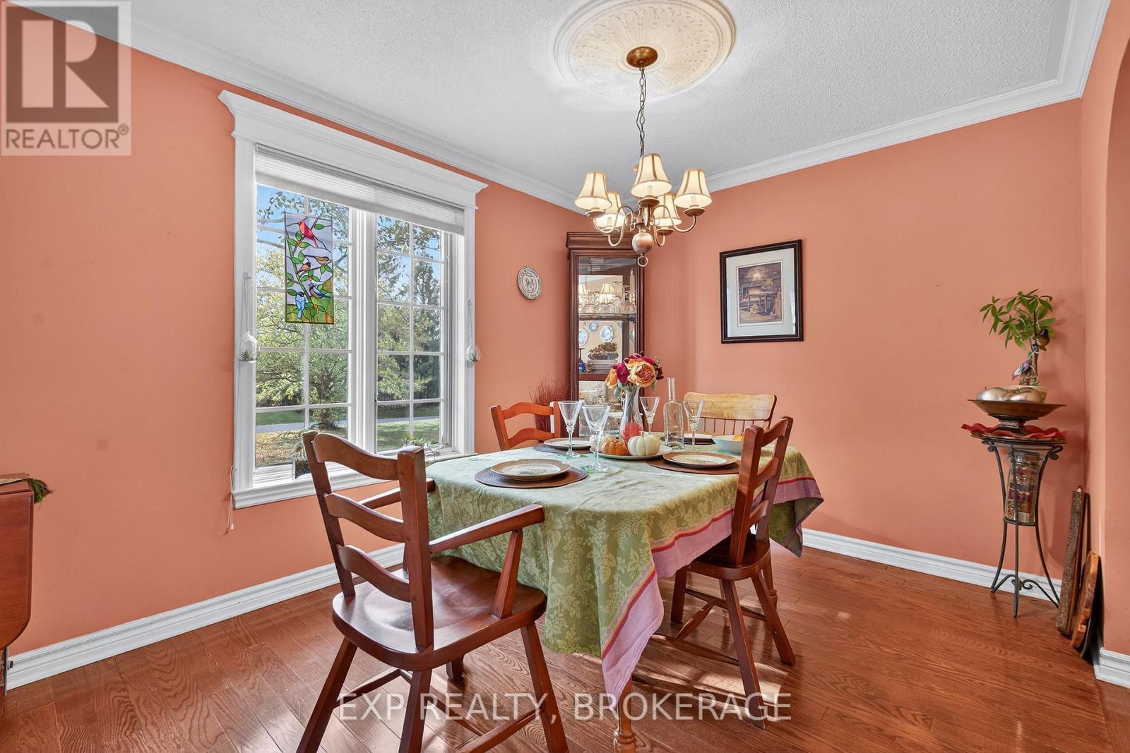 63 Southwood Crescent, Greater Napanee (Greater Napanee), ON - Indoor Photo Showing Dining Room