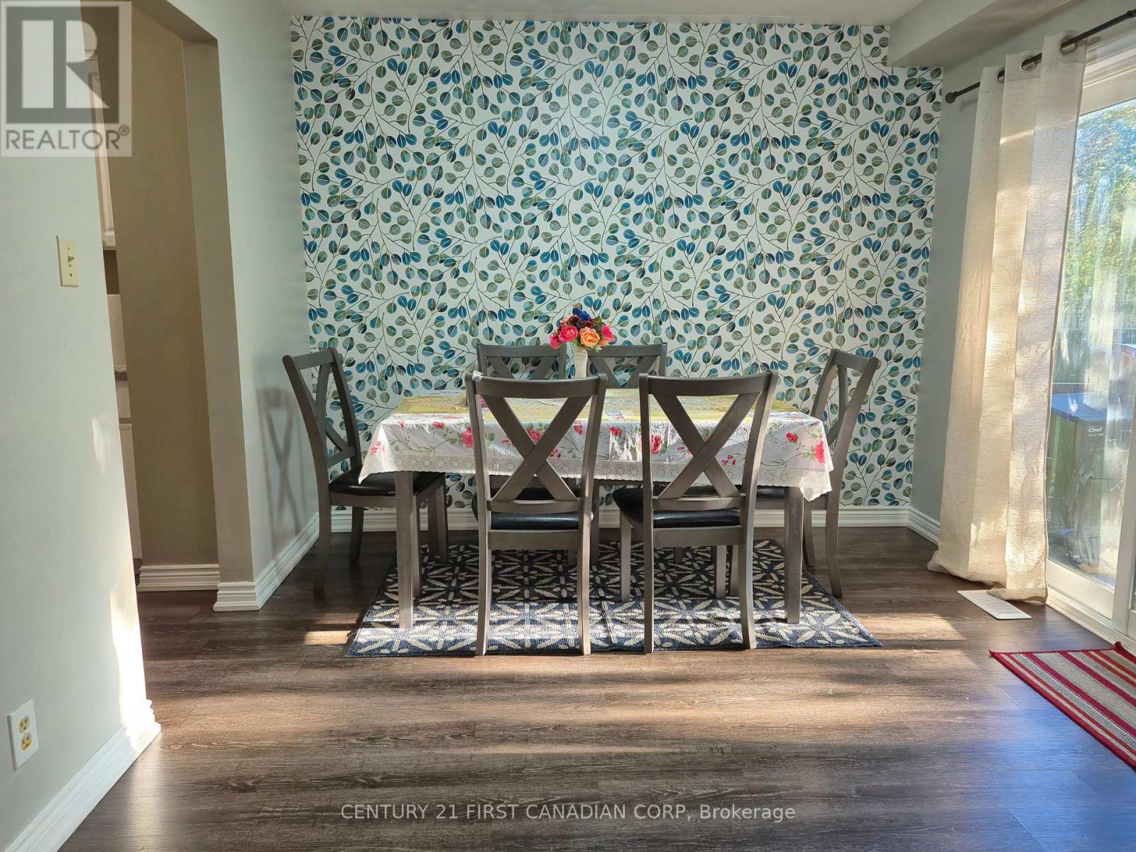 15 Mohican Drive, Woodstock (Woodstock - North), ON - Indoor Photo Showing Dining Room