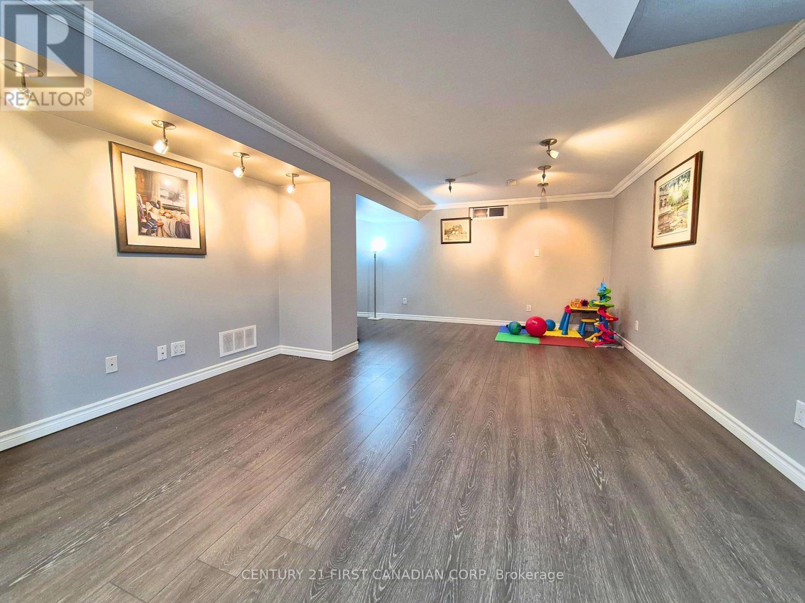 15 Mohican Drive, Woodstock (Woodstock - North), ON - Indoor Photo Showing Other Room