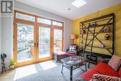 Bright entry room with deck access -