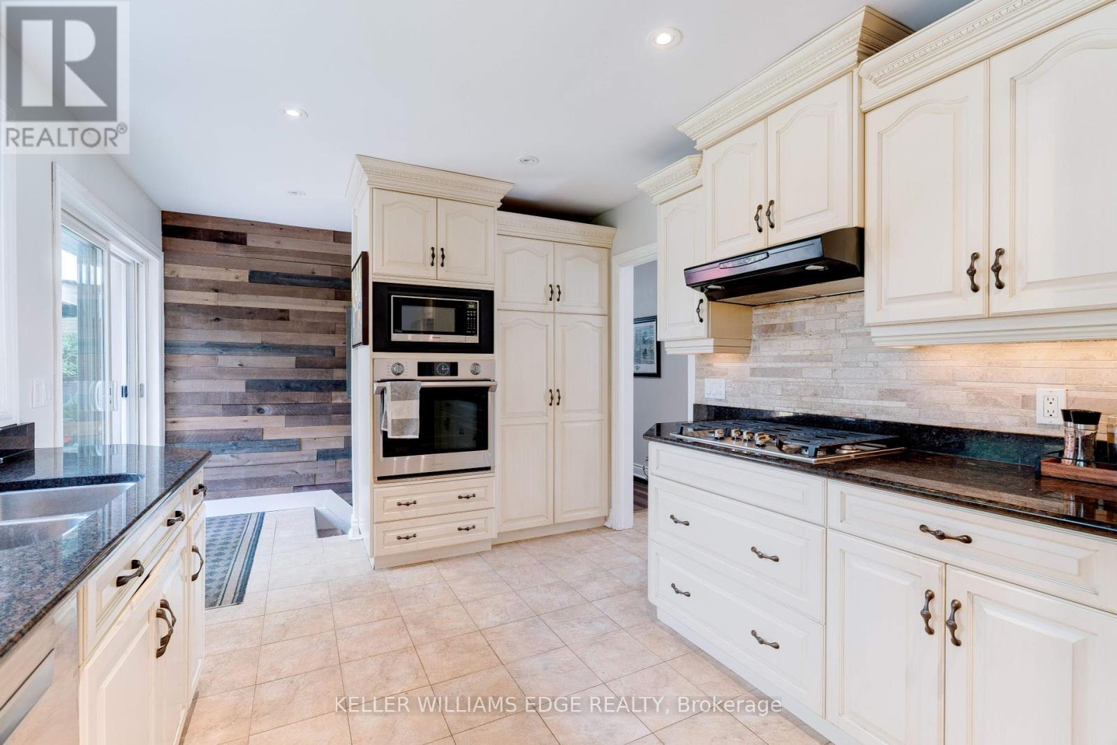 4391 Lakeshore Road, Burlington, ON - Indoor Photo Showing Kitchen With Upgraded Kitchen