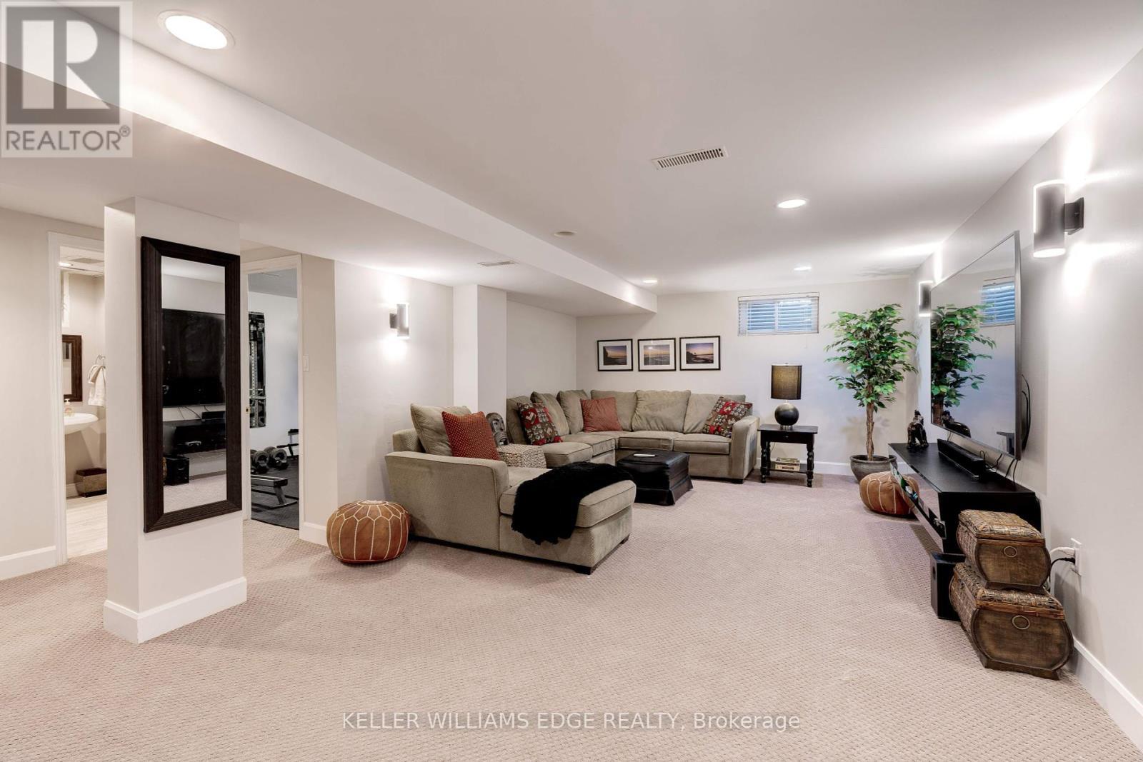 4391 Lakeshore Road, Burlington, ON - Indoor