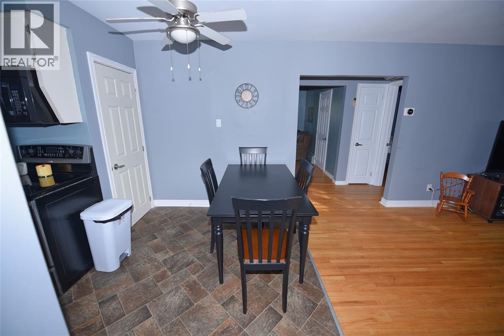 1040 Devine Street, Sarnia, ON - Indoor Photo Showing Dining Room