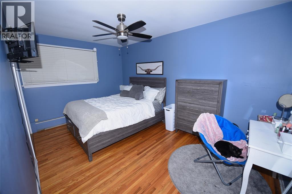 1040 Devine Street, Sarnia, ON - Indoor Photo Showing Bedroom