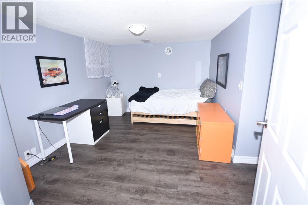 1040 Devine Street, Sarnia, ON - Indoor Photo Showing Bedroom