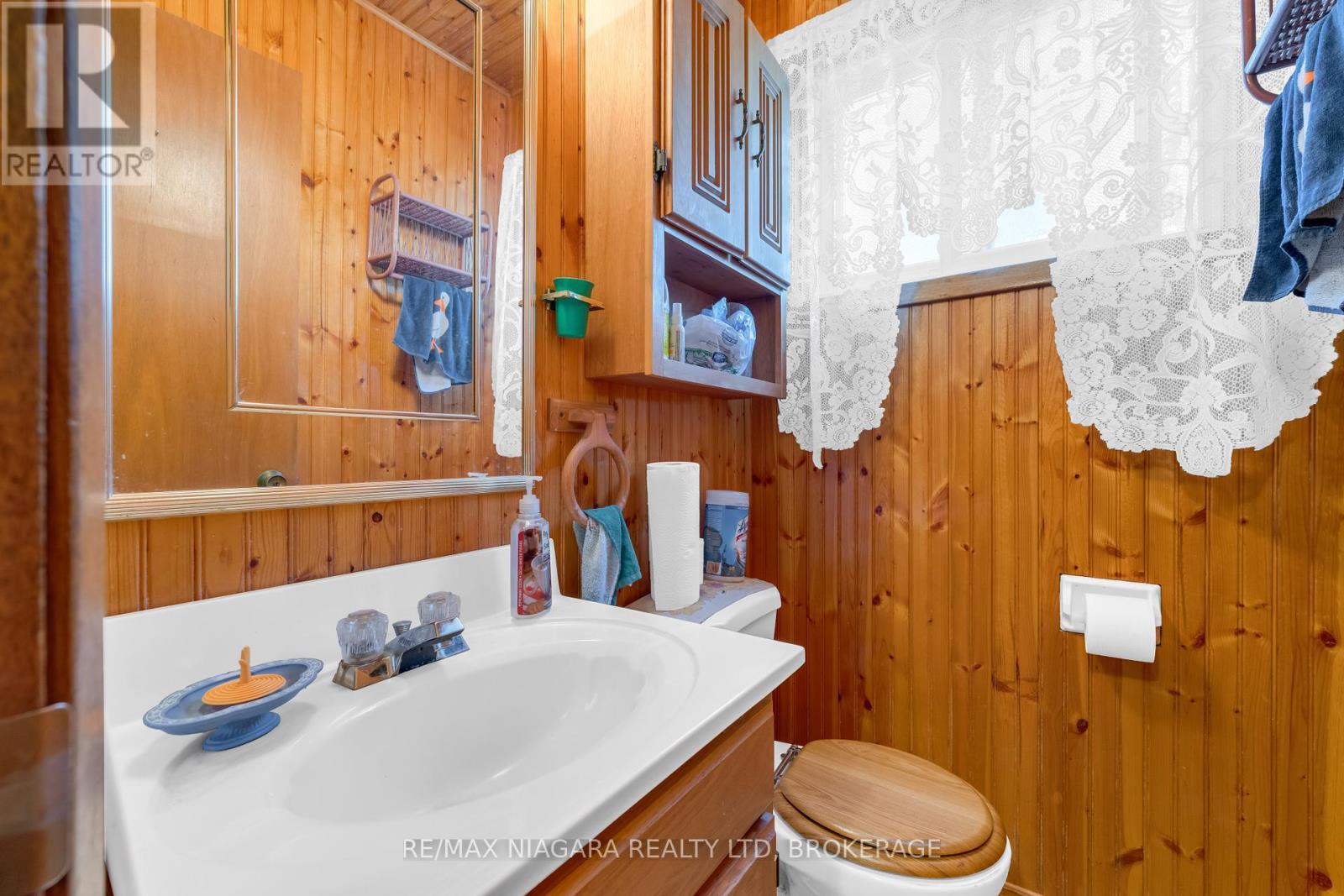 21 Donlea Drive, Port Colborne (Main Street), ON - Indoor Photo Showing Bathroom