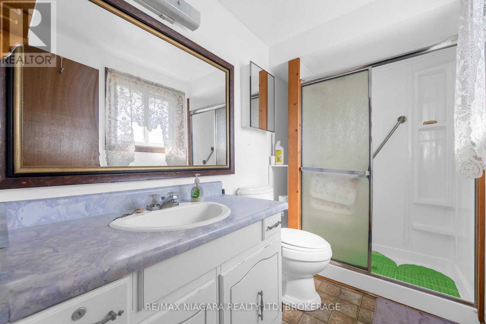 21 Donlea Drive, Port Colborne (Main Street), ON - Indoor Photo Showing Bathroom