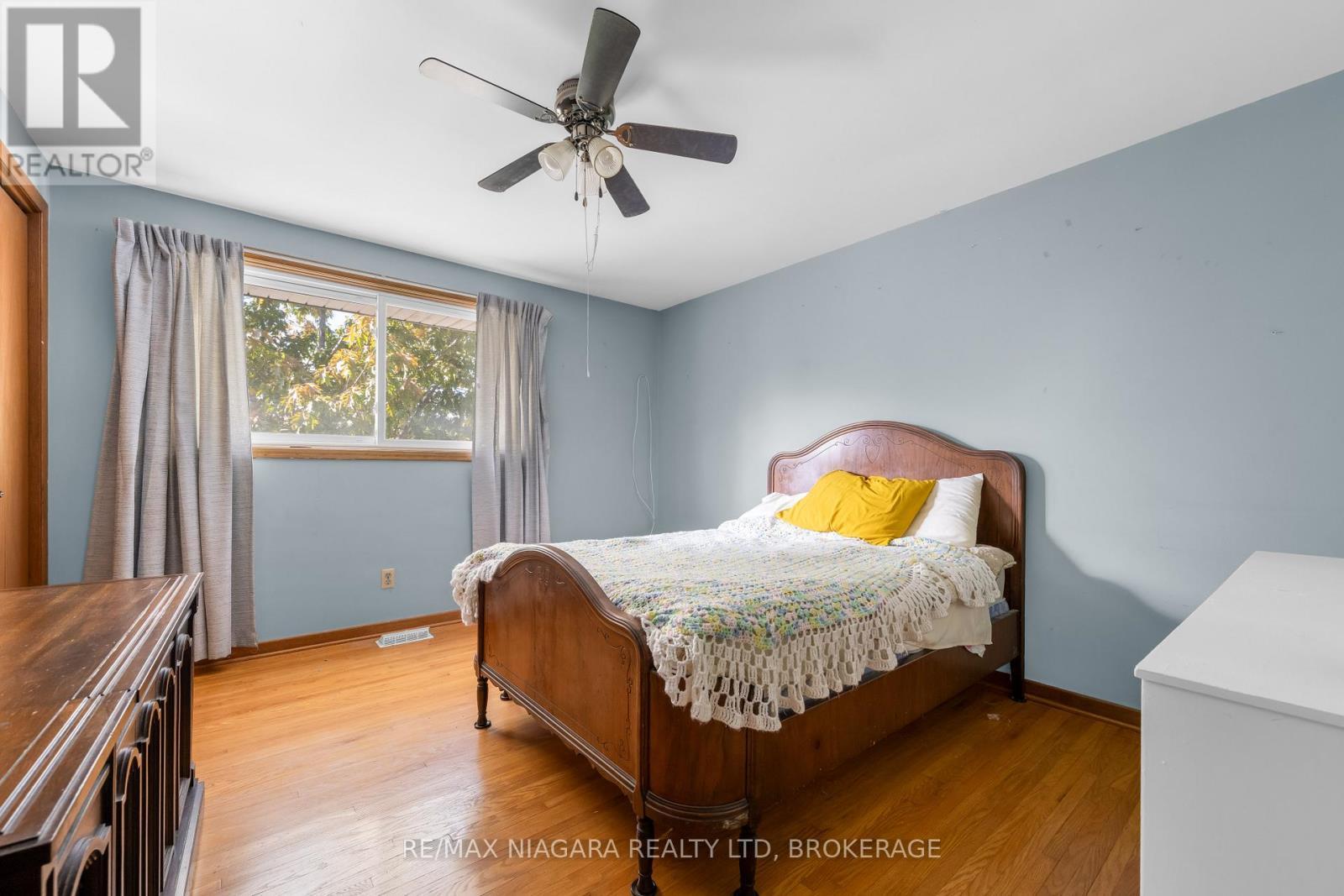21 Donlea Drive, Port Colborne (Main Street), ON - Indoor Photo Showing Bedroom