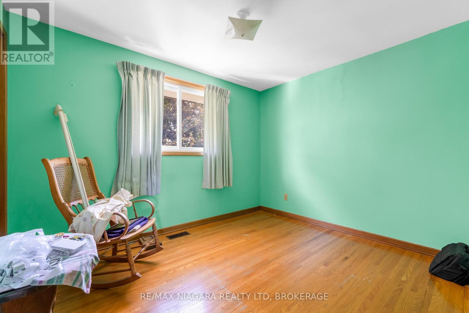 21 Donlea Drive, Port Colborne (Main Street), ON - Indoor