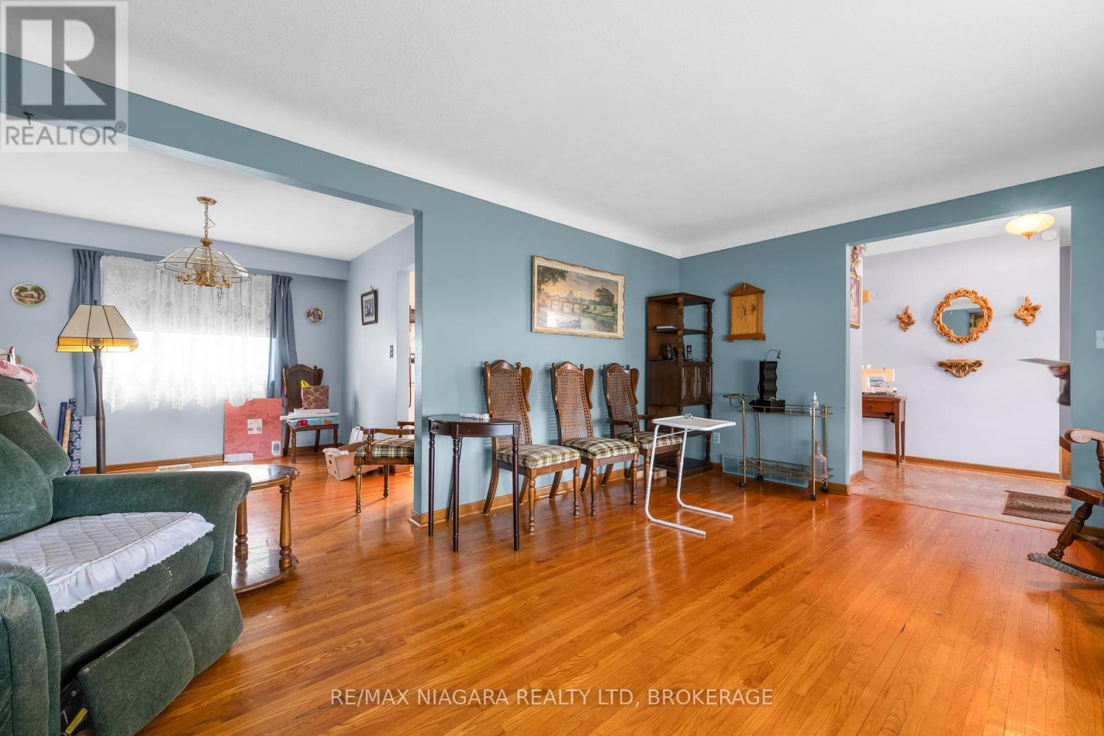 21 Donlea Drive, Port Colborne (Main Street), ON - Indoor Photo Showing Living Room