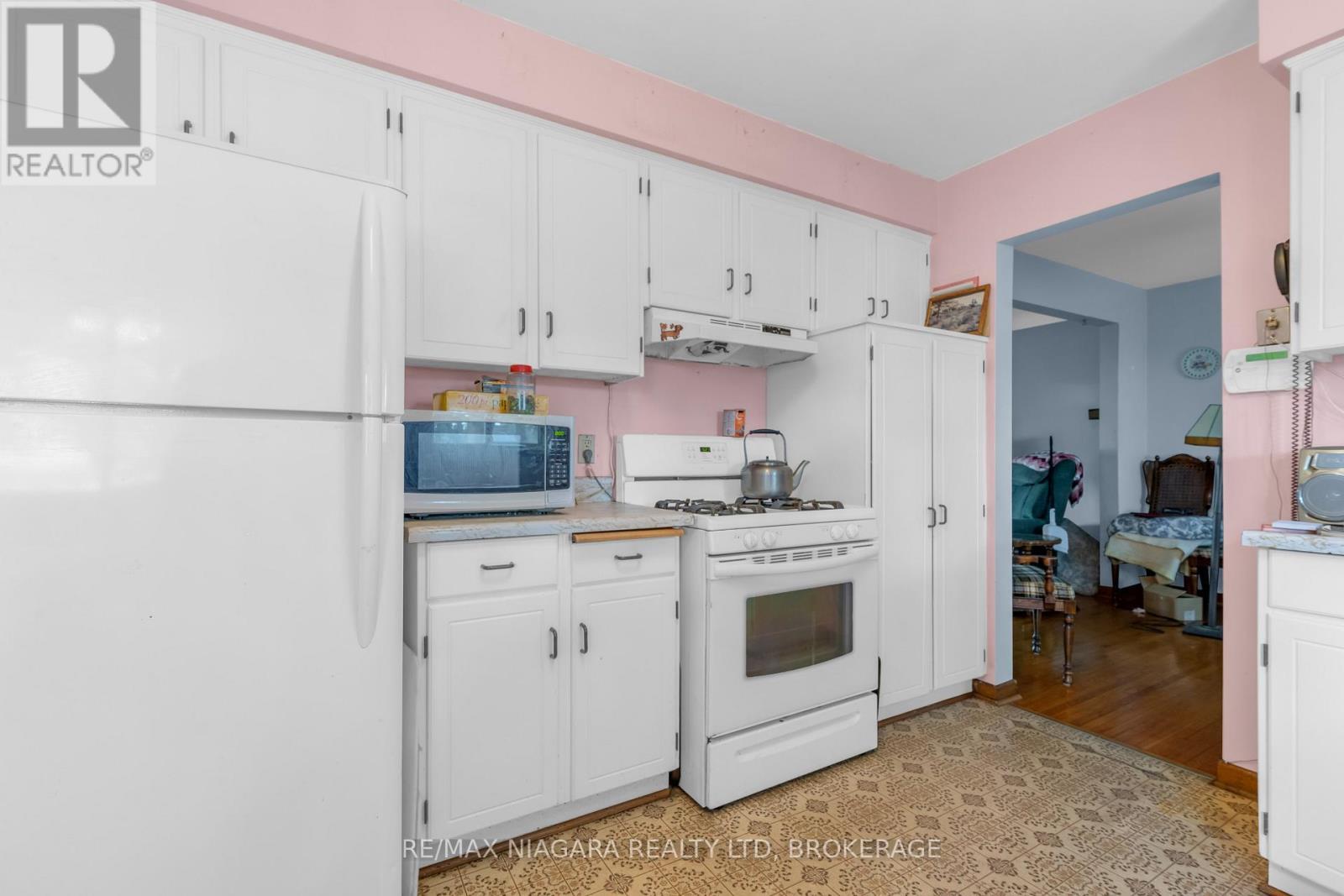 21 Donlea Drive, Port Colborne (Main Street), ON - Indoor Photo Showing Kitchen
