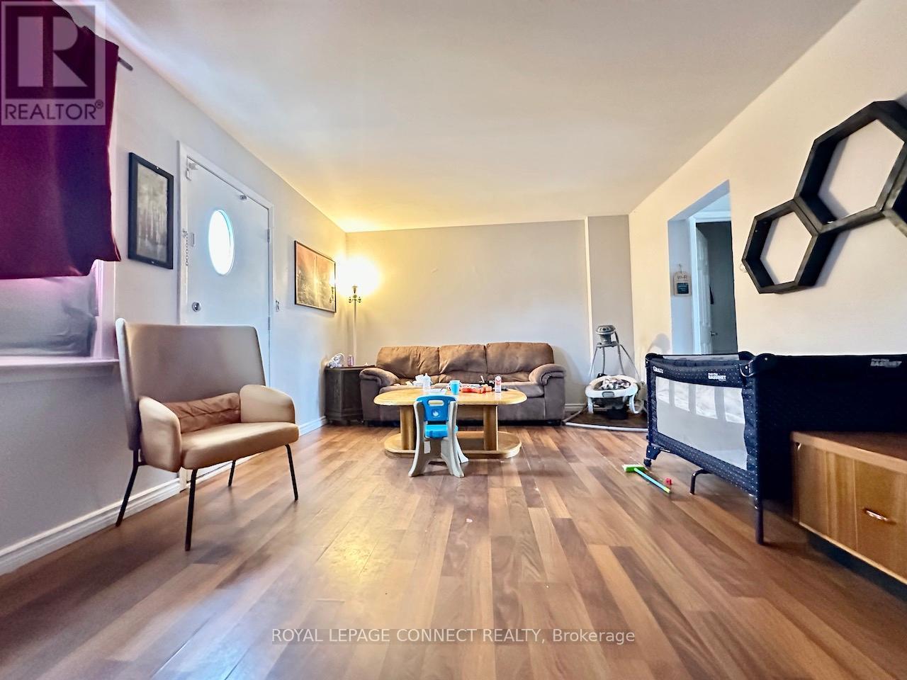 10 Orchard Place, Chatham-Kent, ON - Indoor Photo Showing Living Room