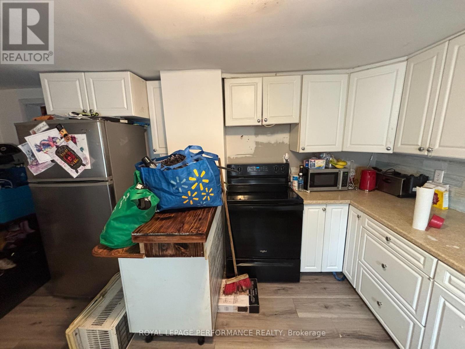 345 Gloucester St N Street N, Cornwall, ON - Indoor Photo Showing Kitchen