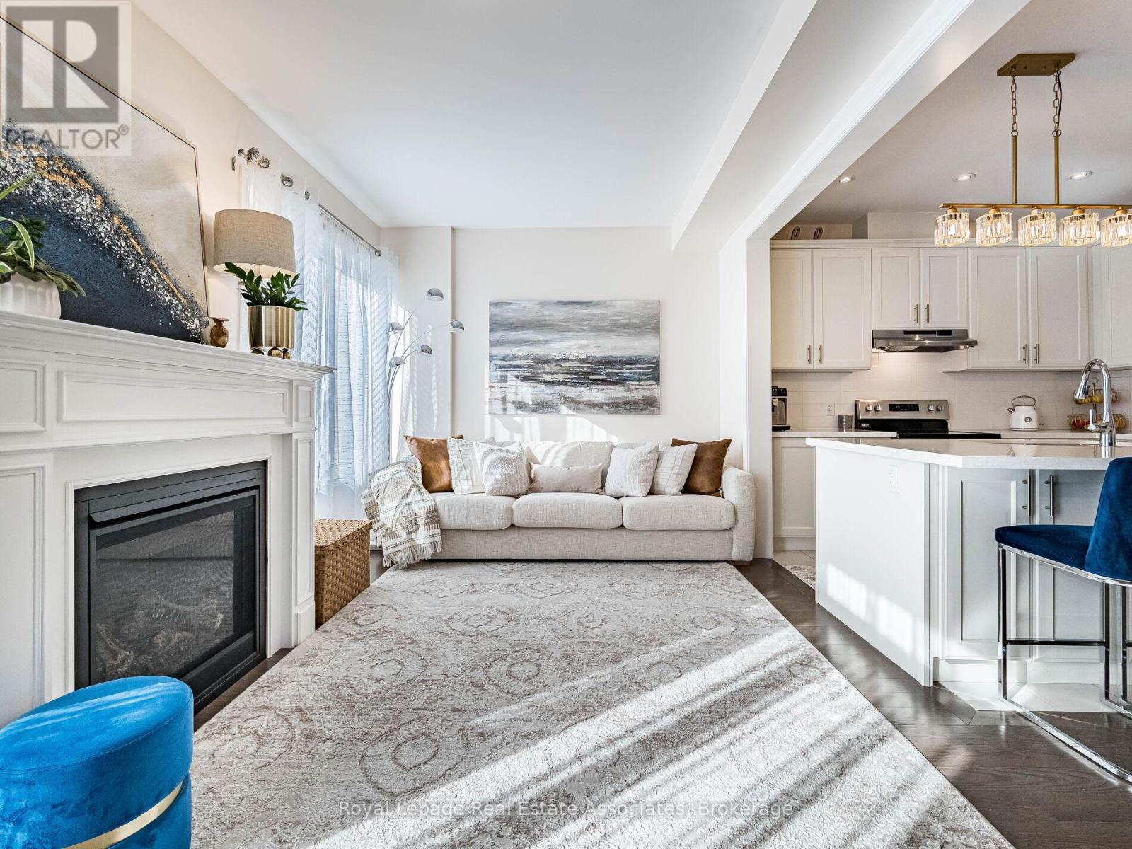 18 Heming Trail, Hamilton, ON - Indoor Photo Showing Living Room With Fireplace