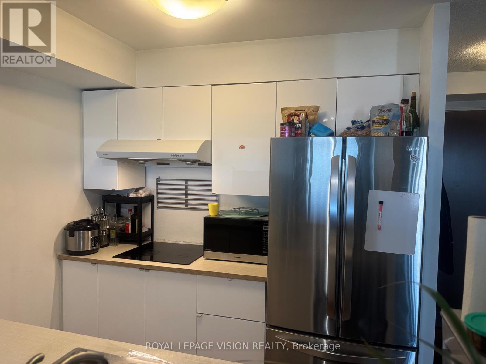 1109 - 151 Village Green Square, Toronto, ON - Indoor Photo Showing Kitchen