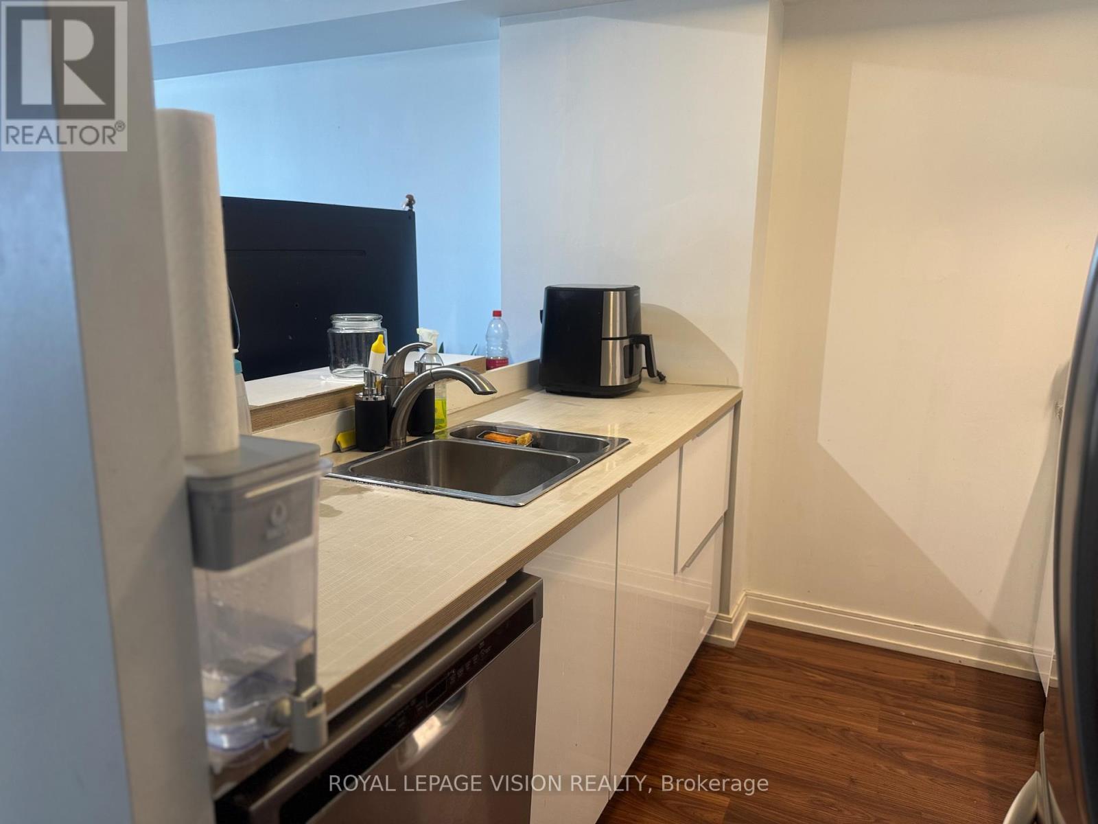 1109 - 151 Village Green Square, Toronto, ON - Indoor Photo Showing Kitchen With Double Sink