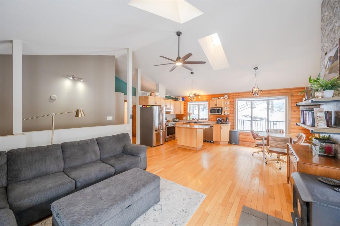 105 Saddlehorn Drive, Kaleden, BC - Indoor Photo Showing Living Room