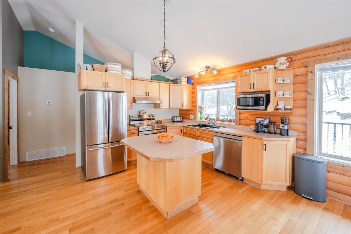 105 Saddlehorn Drive, Kaleden, BC - Indoor Photo Showing Kitchen With Double Sink