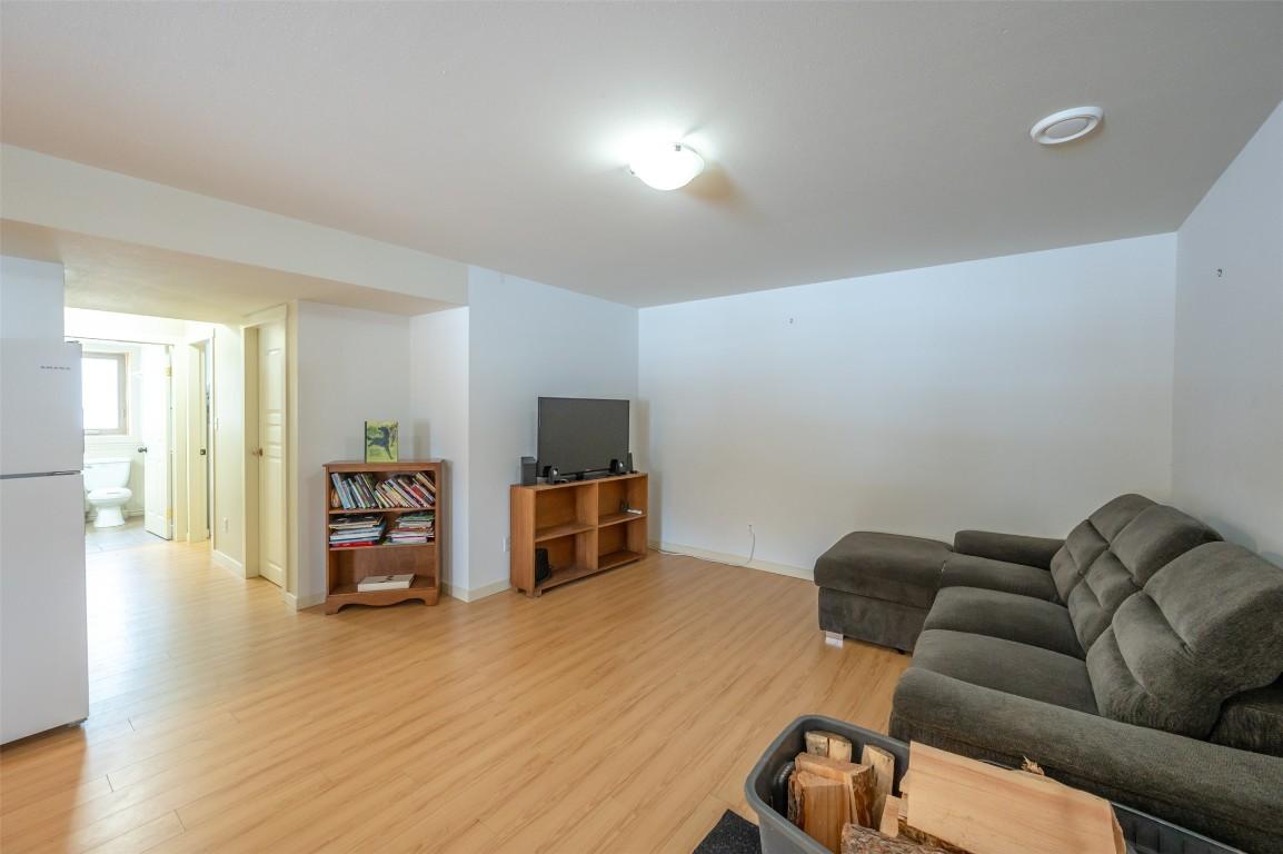 105 Saddlehorn Drive, Kaleden, BC - Indoor Photo Showing Living Room
