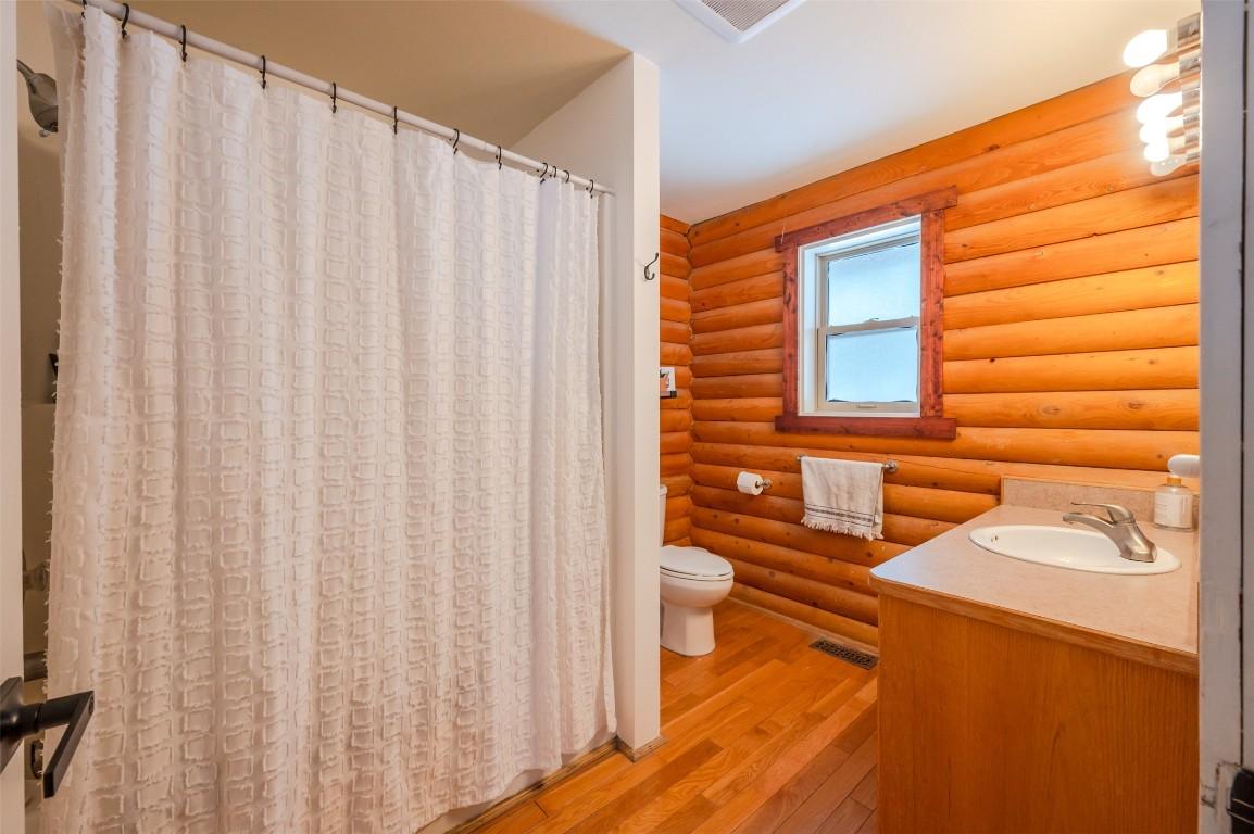 105 Saddlehorn Drive, Kaleden, BC - Indoor Photo Showing Bathroom