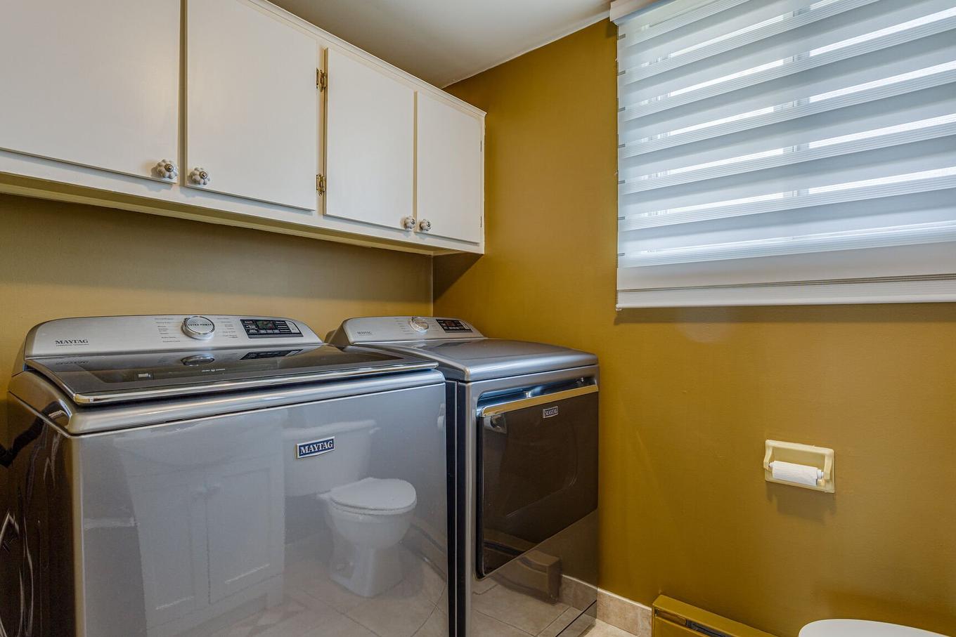 Salle d'eau - 9021 Av. Choppin, Montréal (Anjou), QC - Indoor Photo Showing Laundry Room