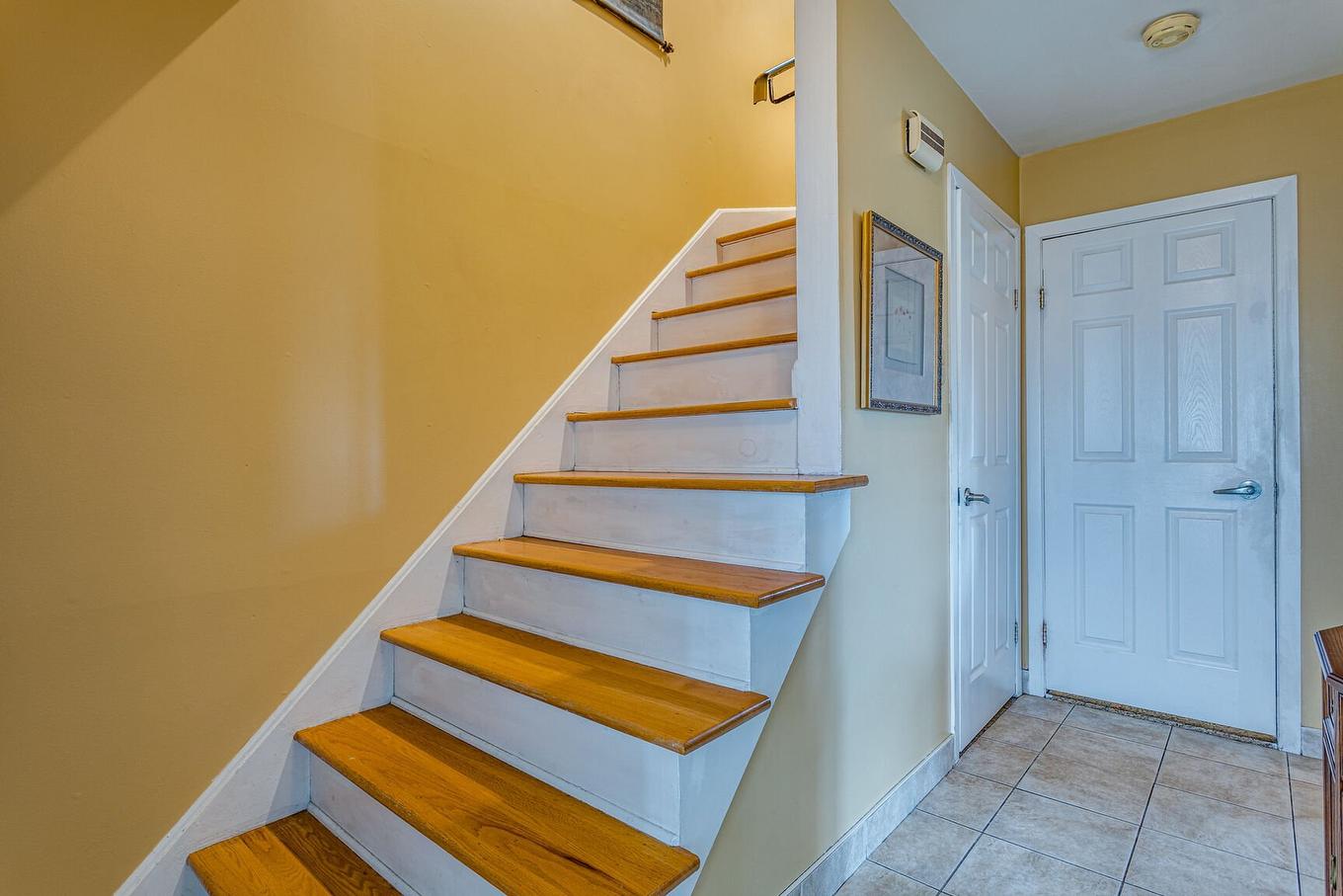 Escalier - 9021 Av. Choppin, Montréal (Anjou), QC - Indoor Photo Showing Other Room