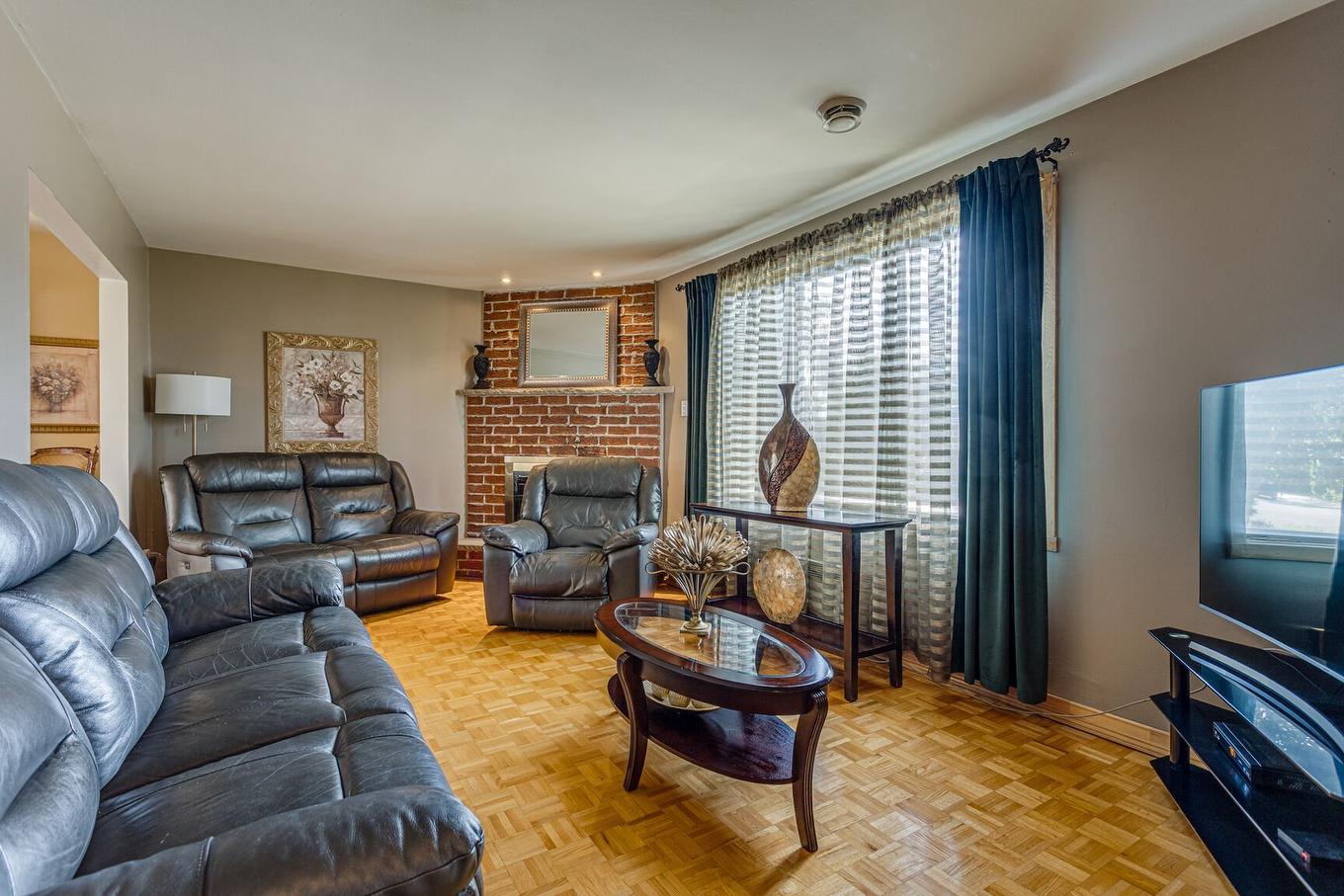 Salon - 9021 Av. Choppin, Montréal (Anjou), QC - Indoor Photo Showing Living Room With Fireplace