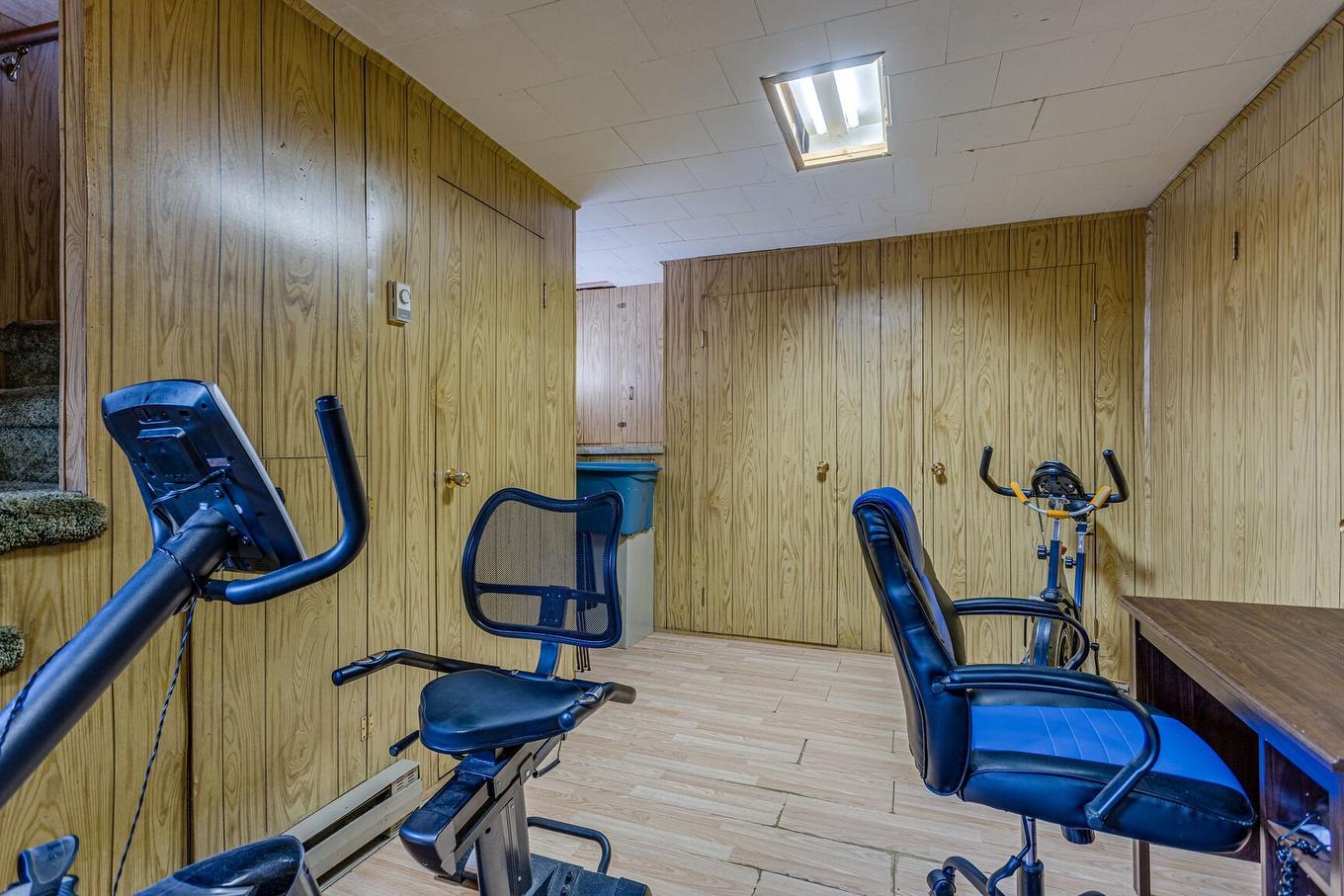 Salle familiale - 9021 Av. Choppin, Montréal (Anjou), QC - Indoor Photo Showing Gym Room