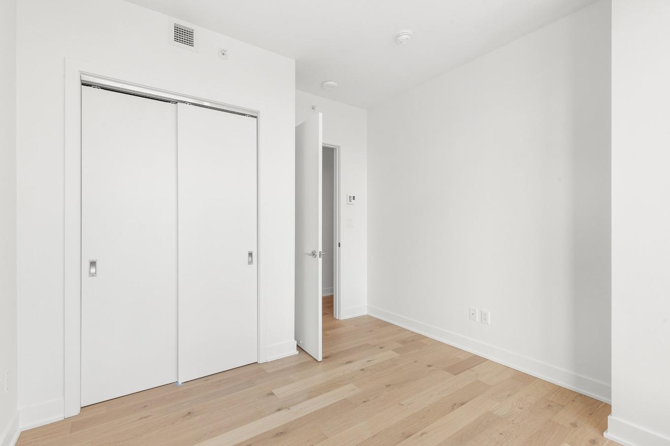 Bedroom - 2205-1020 Rue De La Montagne, Montréal (Ville-Marie), QC - Indoor Photo Showing Other Room