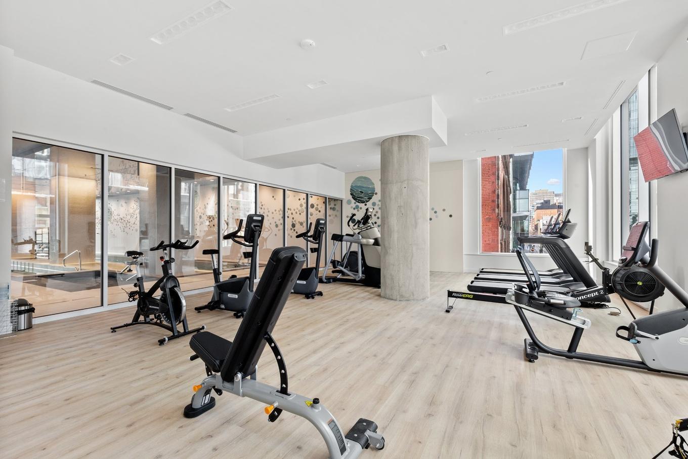 Exercise room - 2205-1020 Rue De La Montagne, Montréal (Ville-Marie), QC - Indoor Photo Showing Gym Room