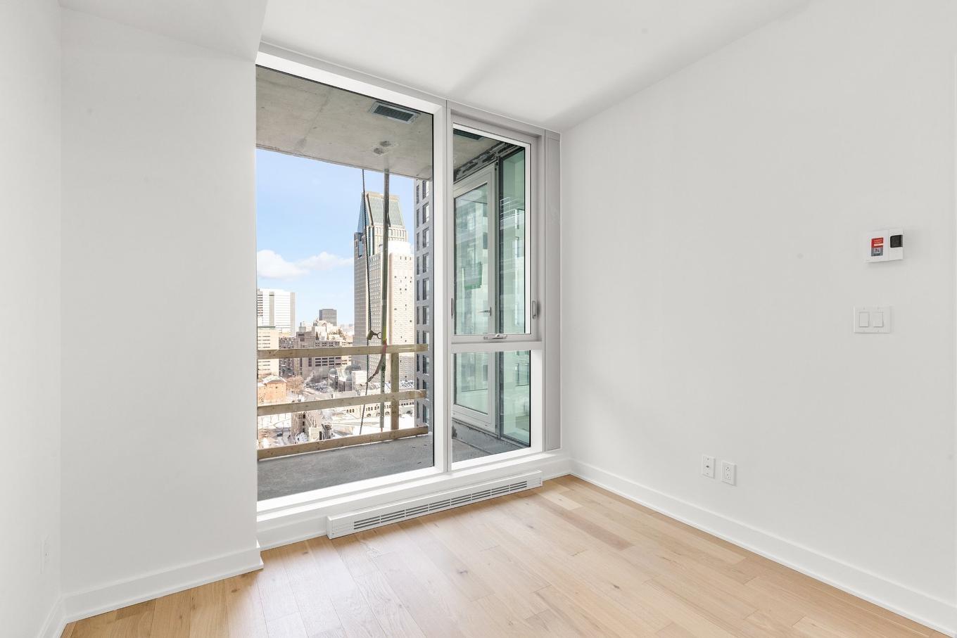 Primary bedroom - 2205-1020 Rue De La Montagne, Montréal (Ville-Marie), QC - Indoor Photo Showing Other Room