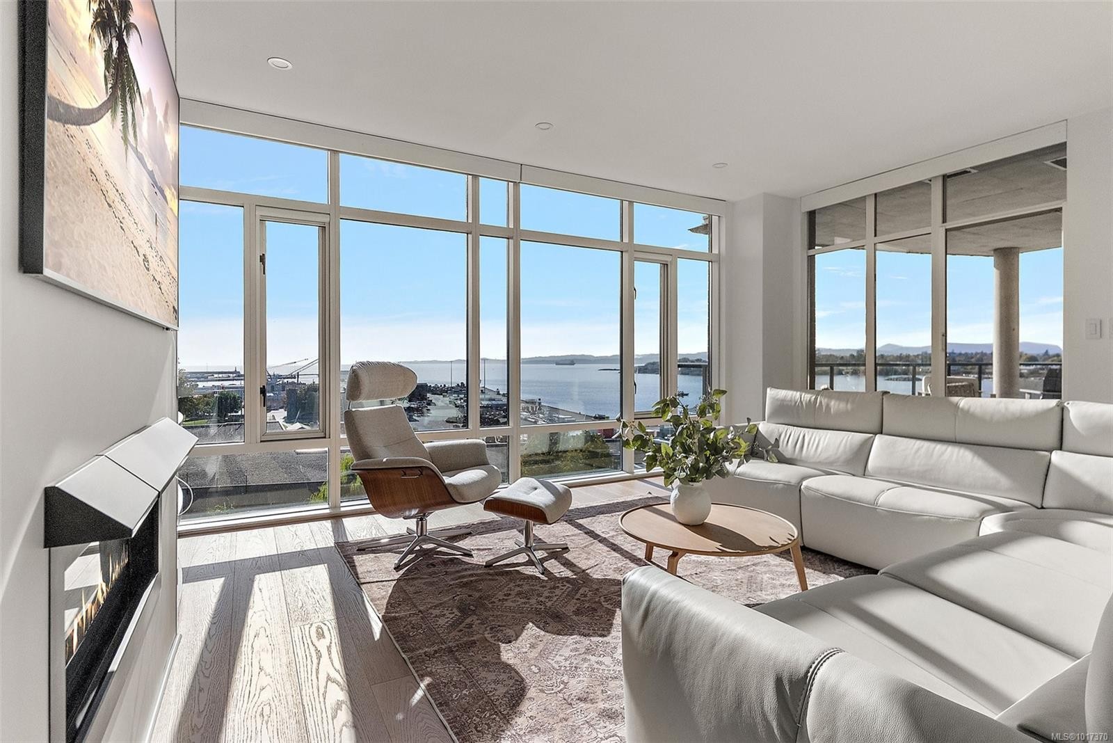631-21 Dallas Rd, Victoria, BC - Indoor Photo Showing Living Room