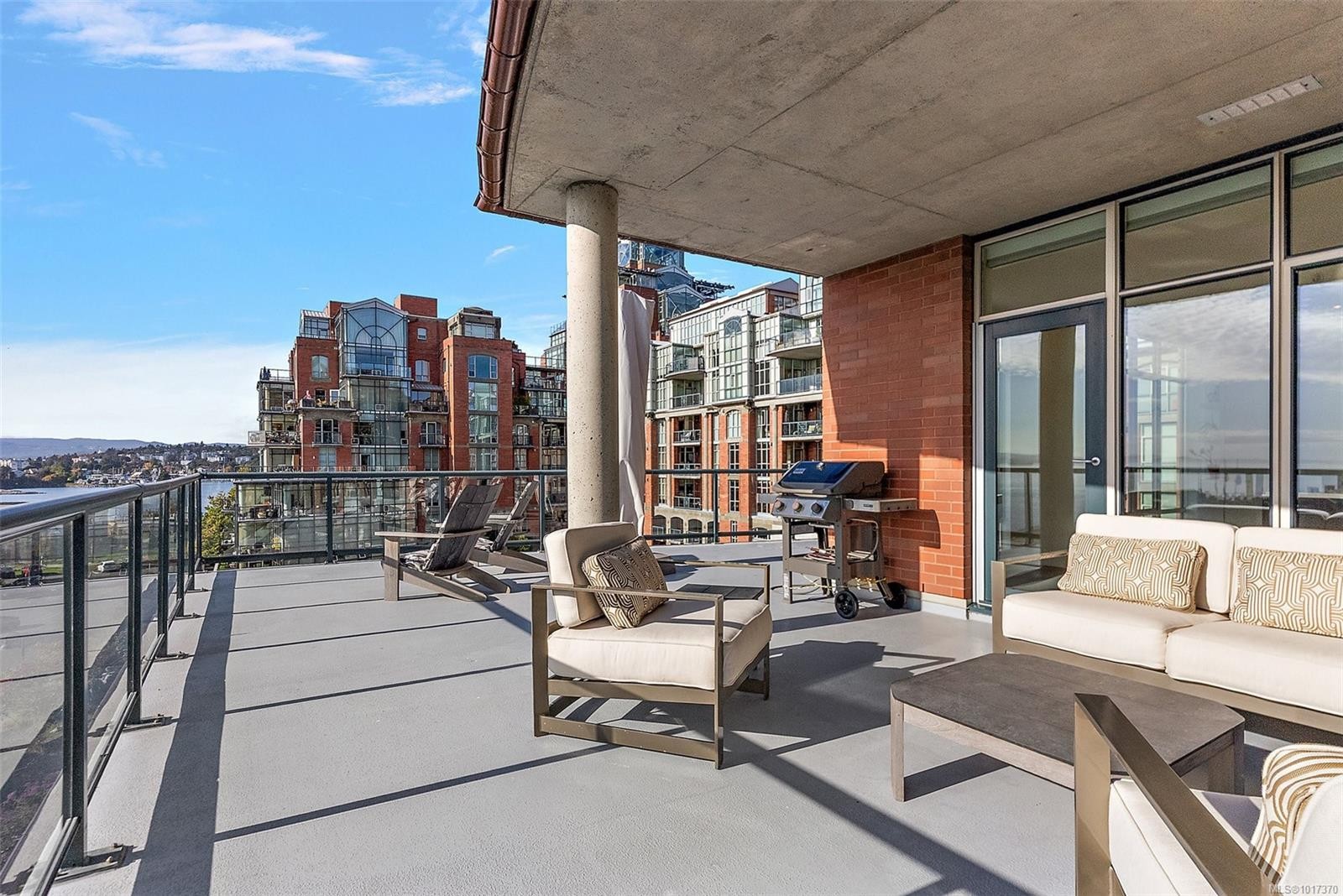 631-21 Dallas Rd, Victoria, BC - Outdoor With Exterior