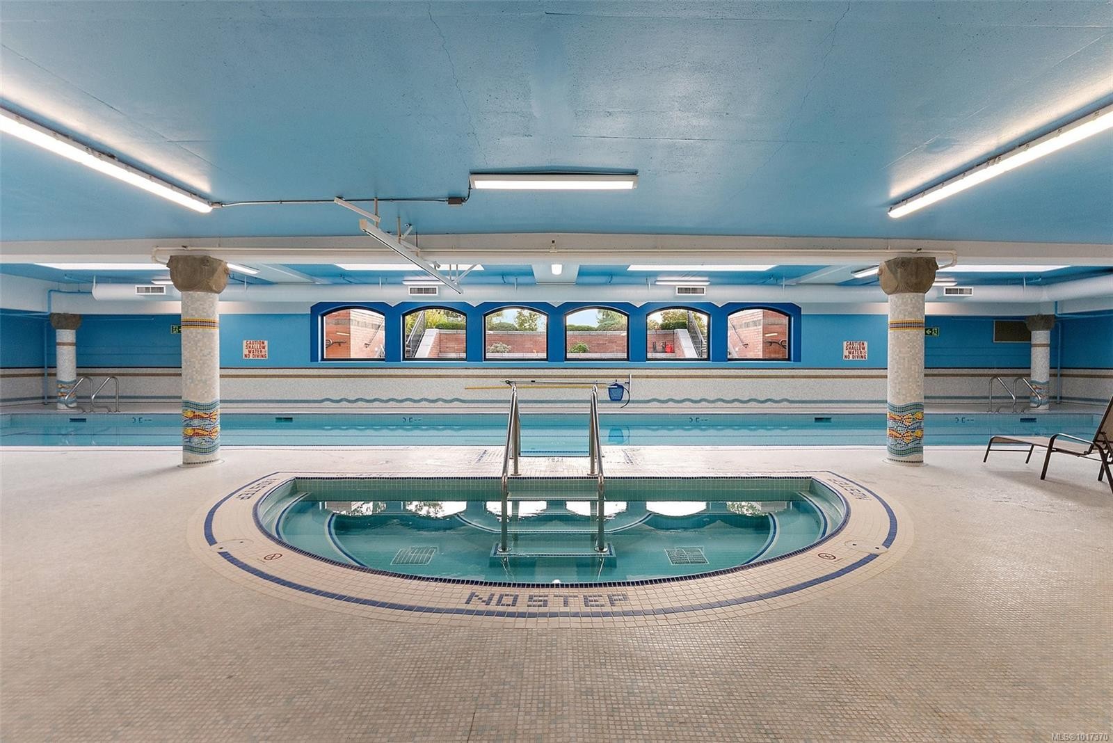 631-21 Dallas Rd, Victoria, BC - Indoor Photo Showing Other Room With In Ground Pool