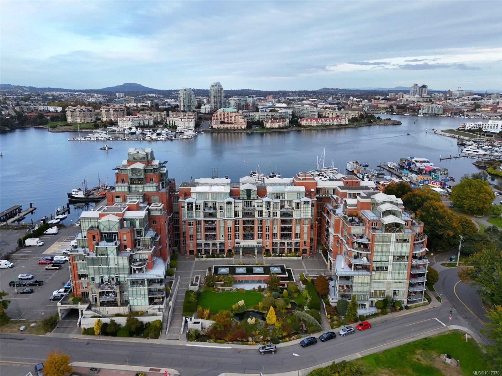631-21 Dallas Rd, Victoria, BC - Outdoor With Body Of Water With View