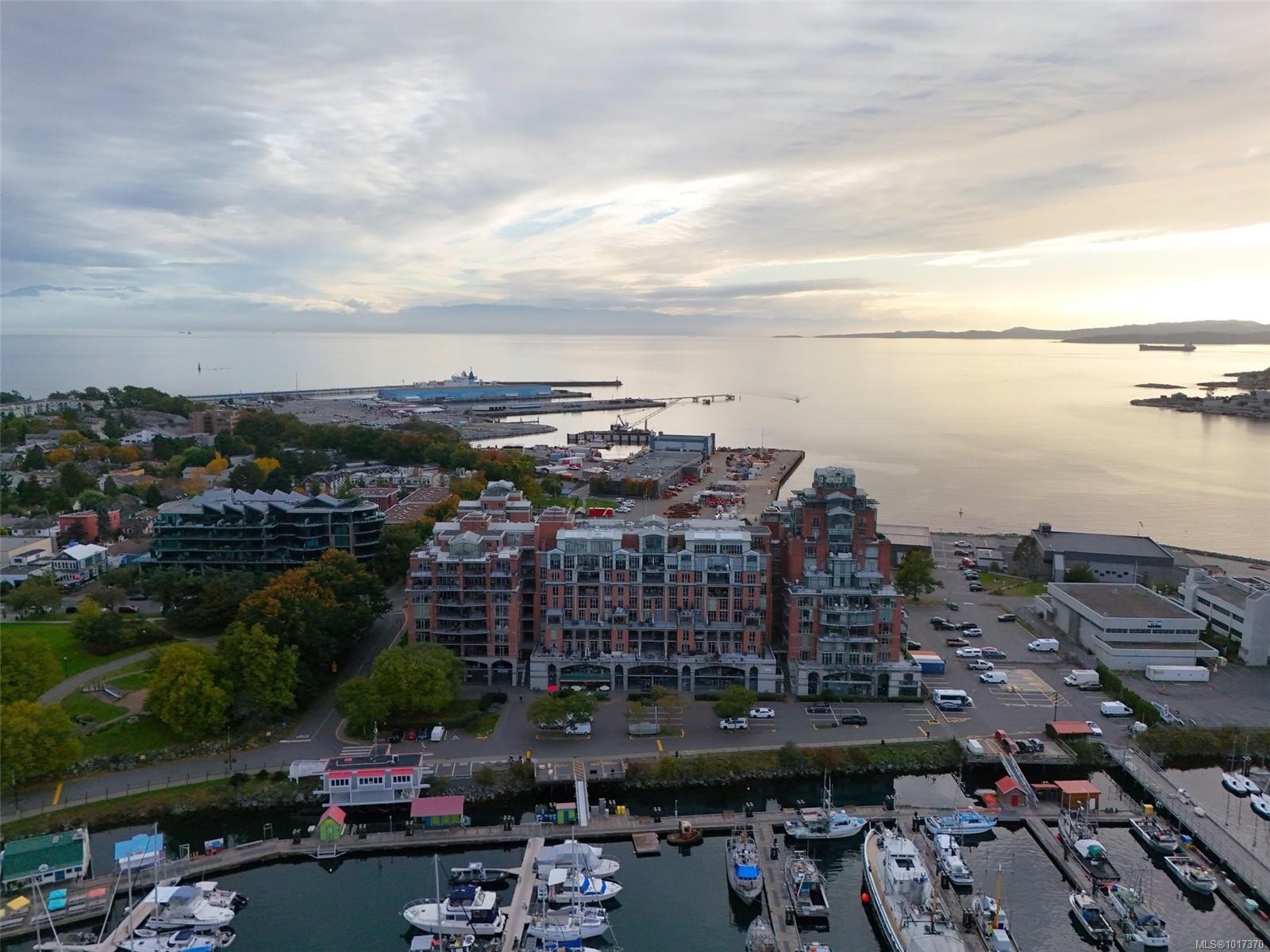 631-21 Dallas Rd, Victoria, BC - Outdoor With Body Of Water With View