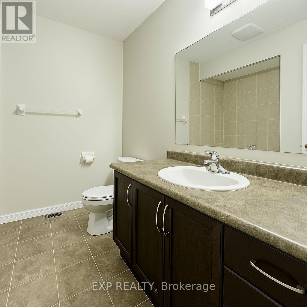 B6 - 6 Upper Mercer Street E, Kitchener, ON - Indoor Photo Showing Bathroom