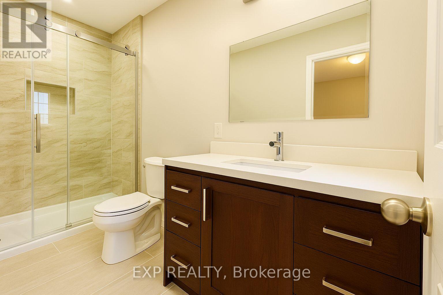 B6 - 6 Upper Mercer Street E, Kitchener, ON - Indoor Photo Showing Bathroom