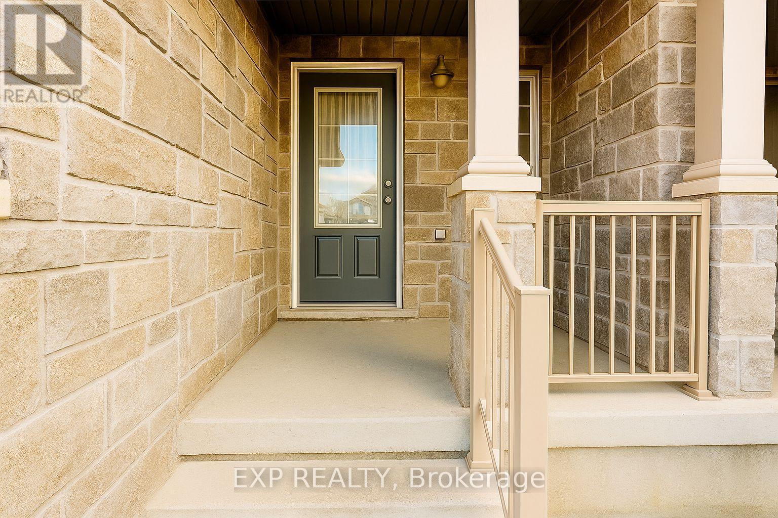 B6 - 6 Upper Mercer Street E, Kitchener, ON - Outdoor With Exterior