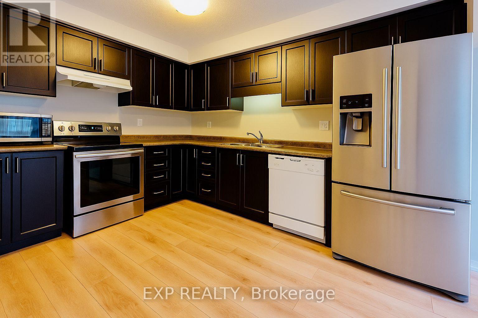 B6 - 6 Upper Mercer Street E, Kitchener, ON - Indoor Photo Showing Kitchen With Double Sink