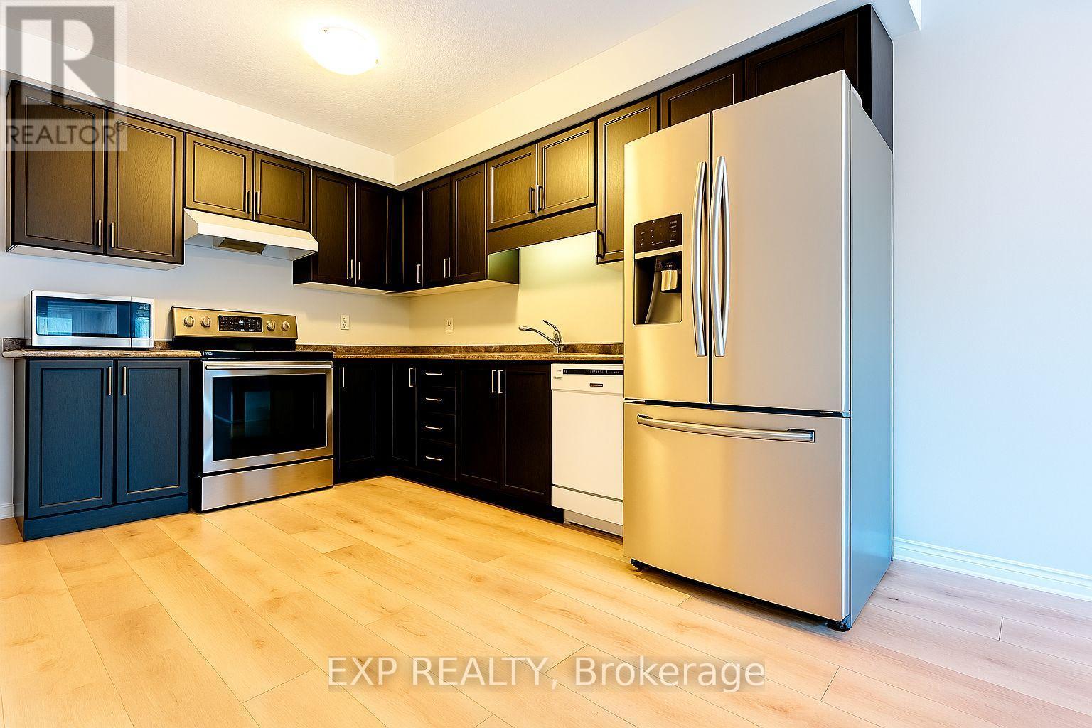 B6 - 6 Upper Mercer Street E, Kitchener, ON - Indoor Photo Showing Kitchen