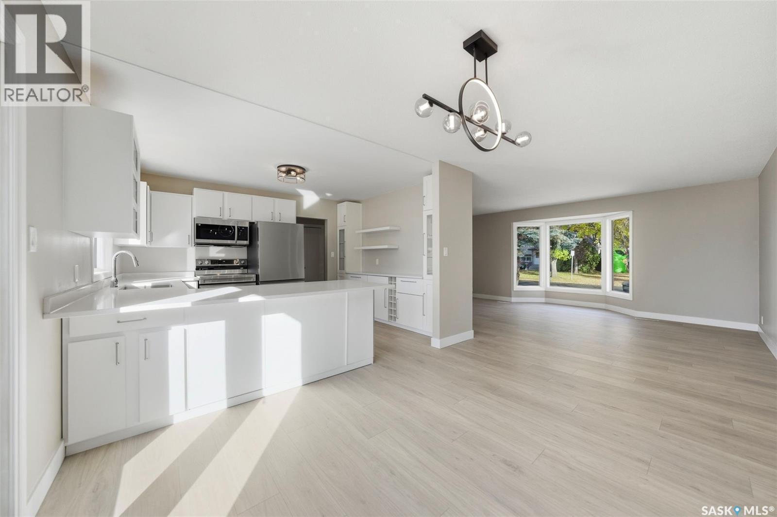1317 Elevator Road, Saskatoon, SK - Indoor Photo Showing Kitchen